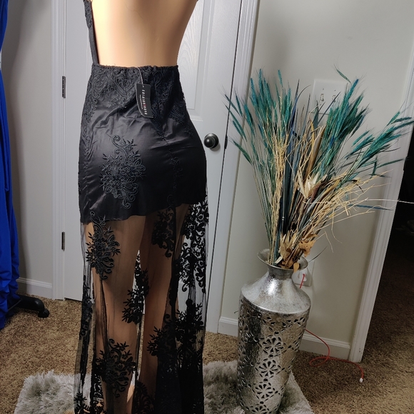 Dress - Picture 3 of 3